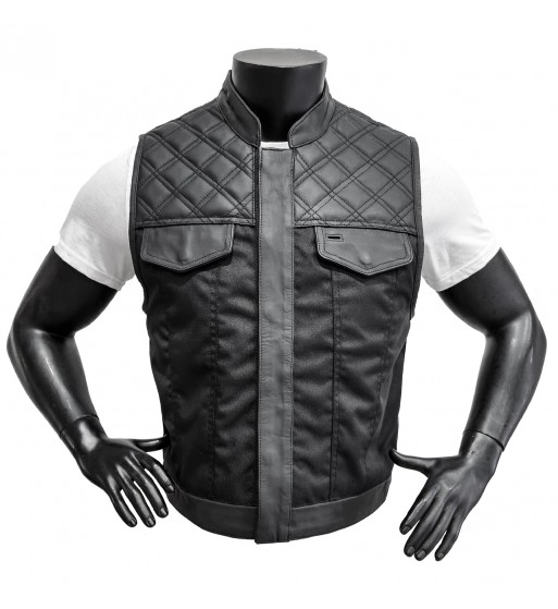 Front view of the Aracord Vest Exclusive Diamond